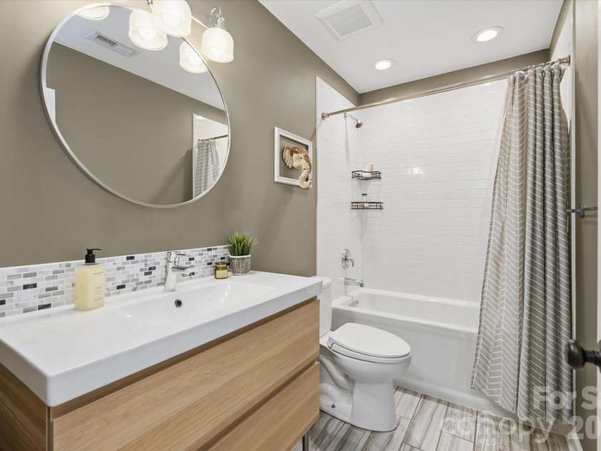 9301 Lindahi Lane, Charlotte, NC 28277.  MLS# CAR4437252, YatesRealty ID 58247. 