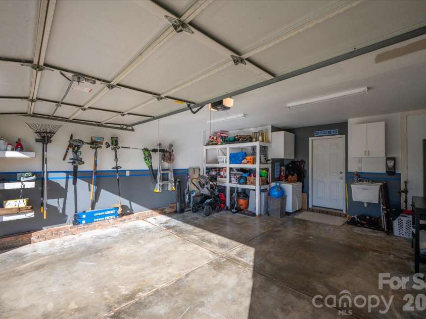 9301 Lindahi Lane, Charlotte, NC 28277.  MLS# CAR4437252, YatesRealty ID 58247. 