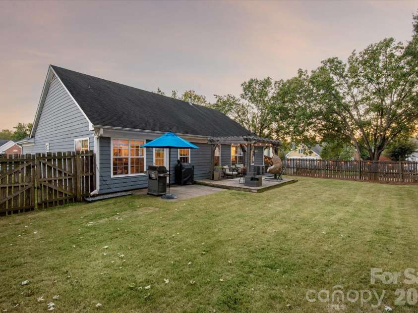 9301 Lindahi Lane, Charlotte, NC 28277.  MLS# CAR4437252, YatesRealty ID 58247. 