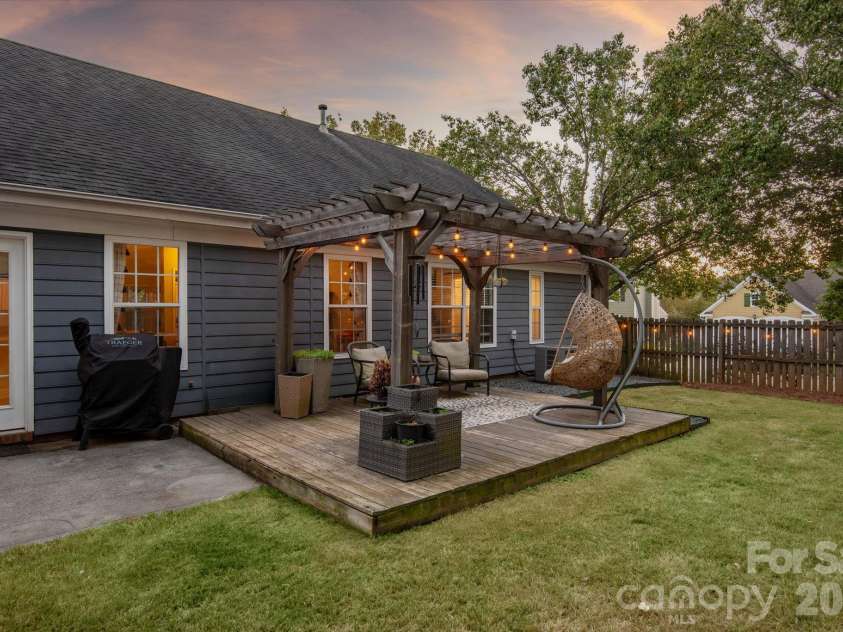 9301 Lindahi Lane, Charlotte, NC 28277.  MLS# CAR4437252, YatesRealty ID 58247. 