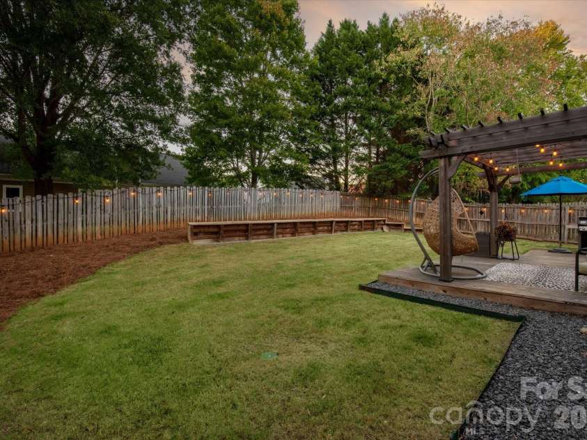 9301 Lindahi Lane, Charlotte, NC 28277.  MLS# CAR4437252, YatesRealty ID 58247. 