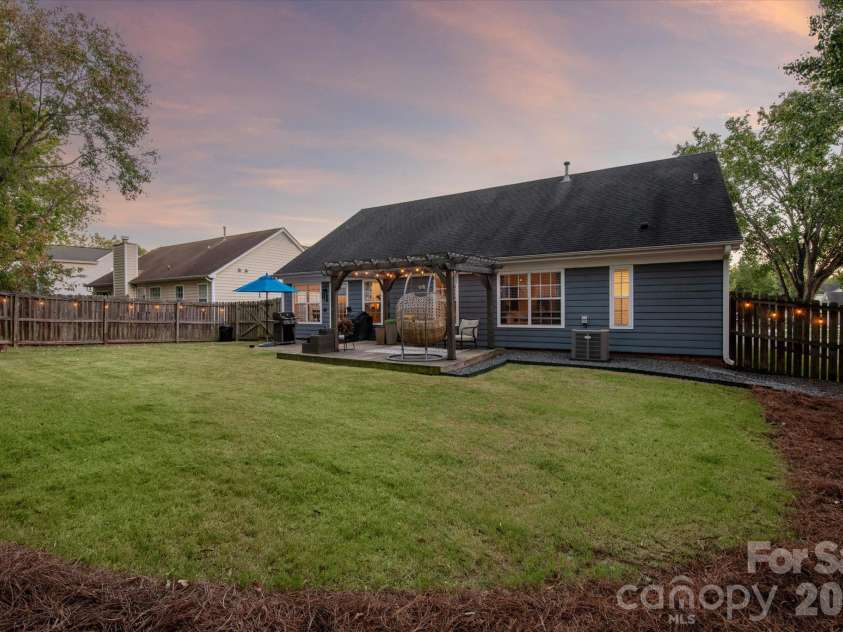 9301 Lindahi Lane, Charlotte, NC 28277.  MLS# CAR4437252, YatesRealty ID 58247. 