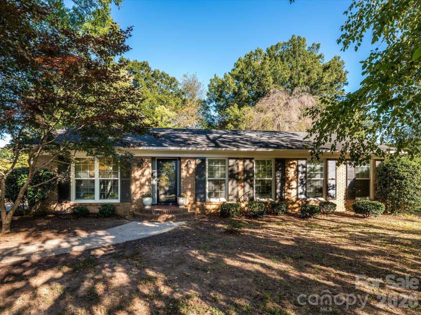 3833 Sulkirk Road, Charlotte, NC 28210.  MLS# CAR4437046, YatesRealty ID 58258. 