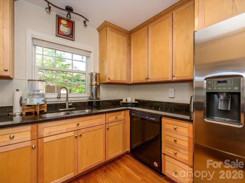 3833 Sulkirk Road, Charlotte, NC 28210.  MLS# CAR4437046, YatesRealty ID 58258. 