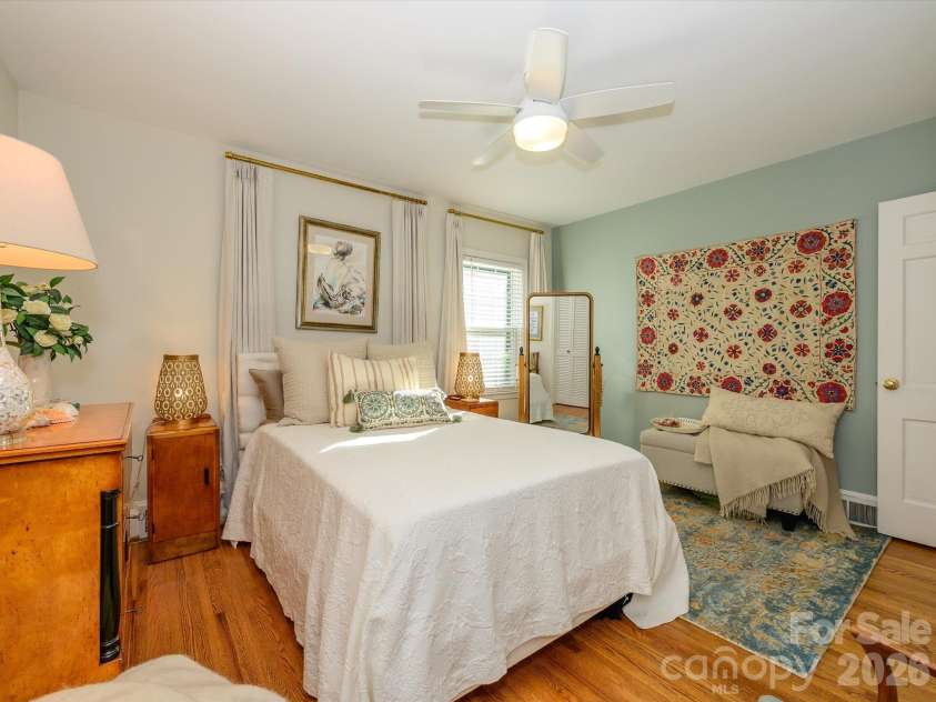 3833 Sulkirk Road, Charlotte, NC 28210.  MLS# CAR4437046, YatesRealty ID 58258. 