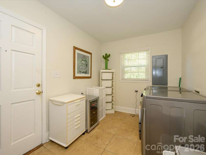 3833 Sulkirk Road, Charlotte, NC 28210.  MLS# CAR4437046, YatesRealty ID 58258. 