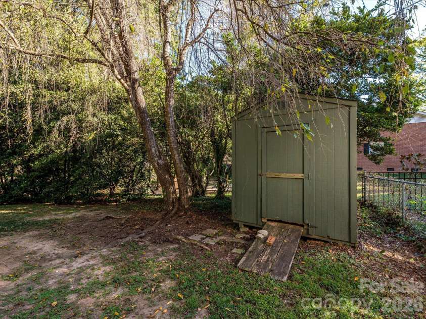 3833 Sulkirk Road, Charlotte, NC 28210.  MLS# CAR4437046, YatesRealty ID 58258. 