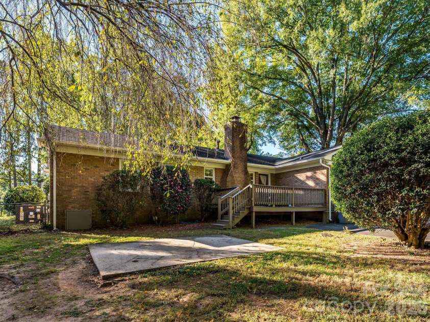 3833 Sulkirk Road, Charlotte, NC 28210.  MLS# CAR4437046, YatesRealty ID 58258. 