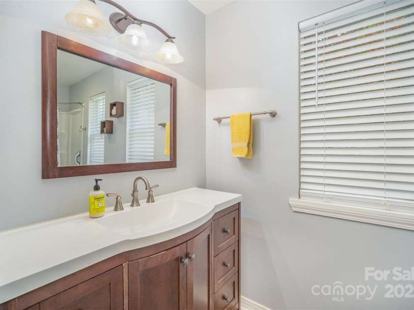 15450 Millview Trace Lane, Mint Hill, NC 28227.  MLS# CAR4195517, YatesRealty ID 5826. Main Bathroom