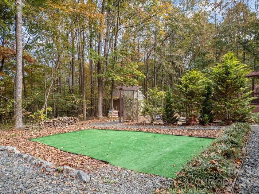 15450 Millview Trace Lane, Mint Hill, NC 28227.  MLS# CAR4195517, YatesRealty ID 5826. Putting Area