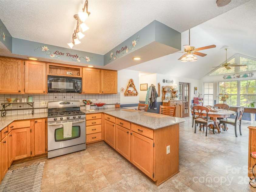 15450 Millview Trace Lane, Mint Hill, NC 28227.  MLS# CAR4195517, YatesRealty ID 5826. Spacious Kitchen