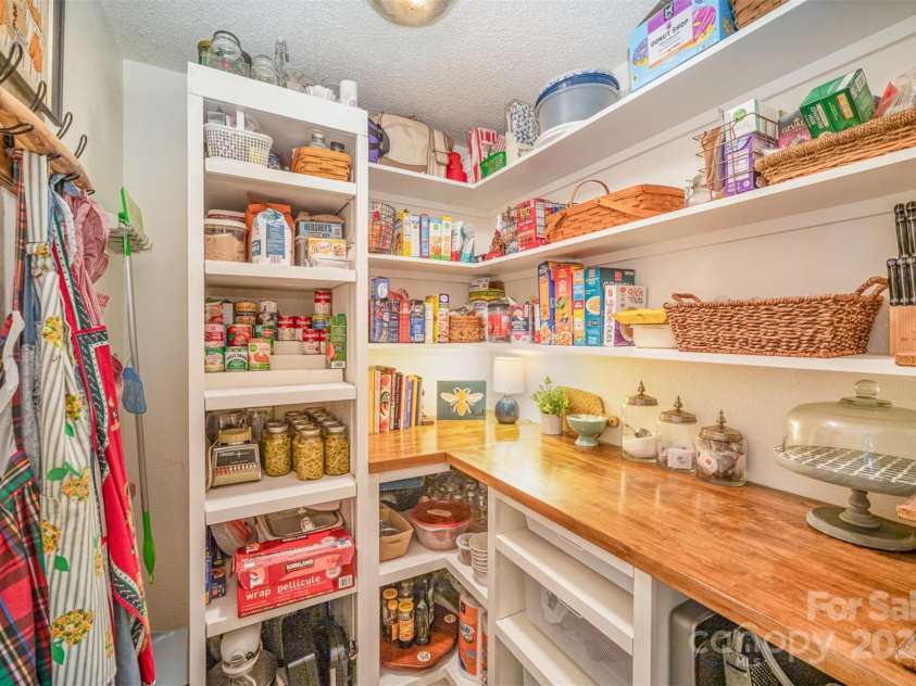 15450 Millview Trace Lane, Mint Hill, NC 28227.  MLS# CAR4195517, YatesRealty ID 5826. Walk-In Pantry