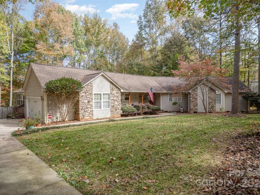 15450 Millview Trace Lane, Mint Hill, NC 28227.  MLS# CAR4195517, YatesRealty ID 5826. Welcome to 15450 Millview Trace Lane, Mint Hill