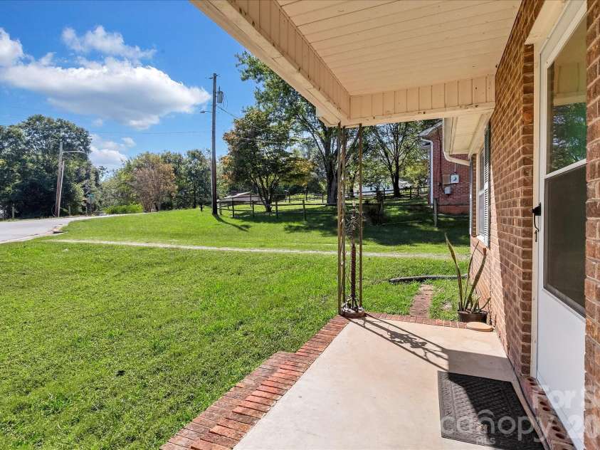 607 Waylen Street, Shelby, NC 28150.  MLS# CAR4305299, YatesRealty ID 5826. 