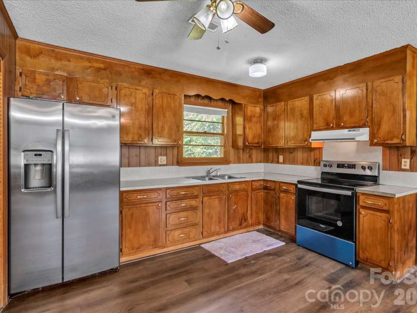 607 Waylen Street, Shelby, NC 28150.  MLS# CAR4305299, YatesRealty ID 5826. 