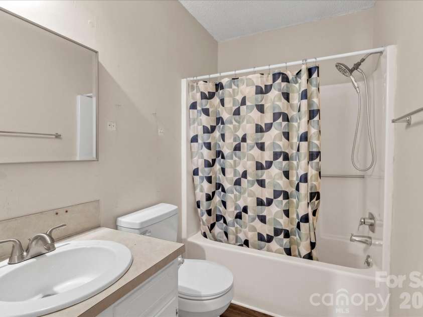 607 Waylen Street, Shelby, NC 28150.  MLS# CAR4305299, YatesRealty ID 5826. 