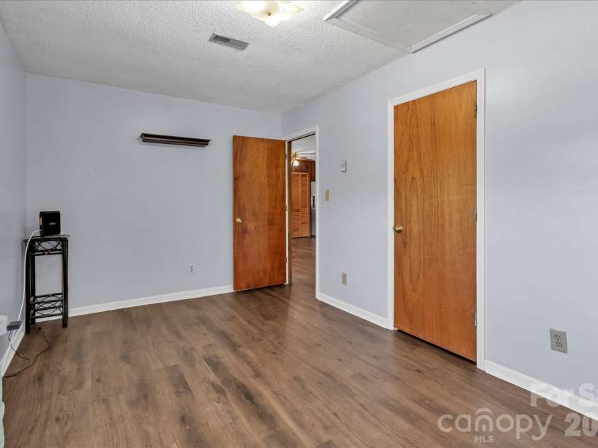 607 Waylen Street, Shelby, NC 28150.  MLS# CAR4305299, YatesRealty ID 5826. 