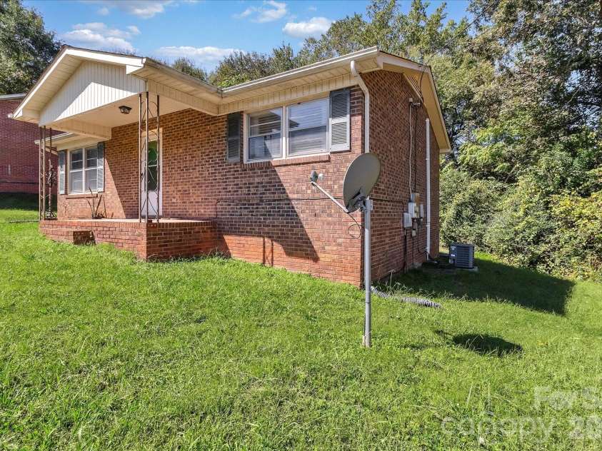 607 Waylen Street, Shelby, NC 28150.  MLS# CAR4305299, YatesRealty ID 5826. 