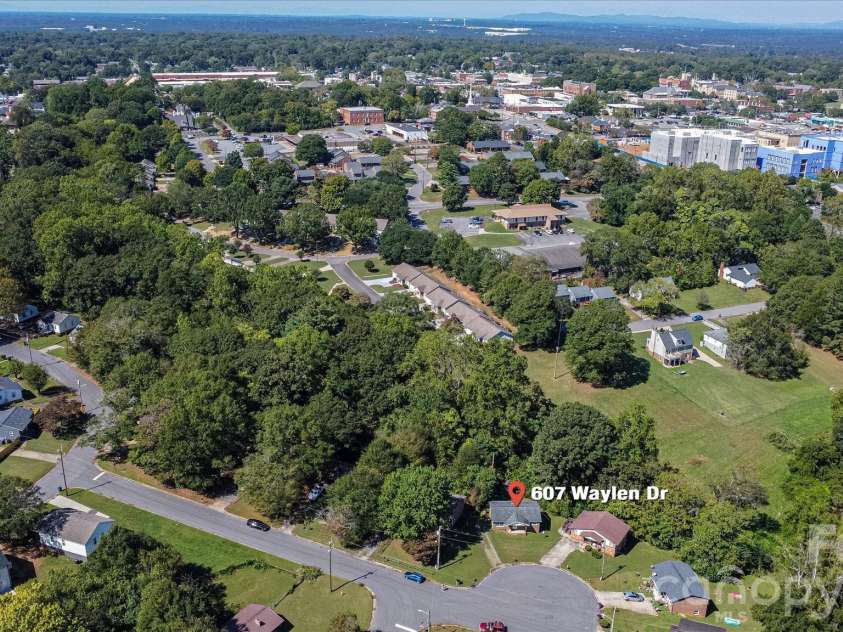 607 Waylen Street, Shelby, NC 28150.  MLS# CAR4305299, YatesRealty ID 5826. 