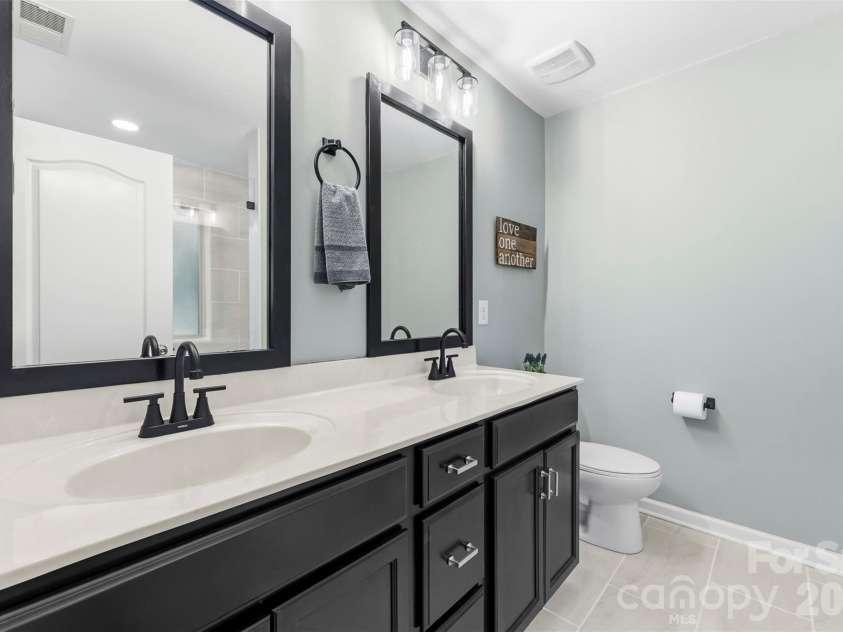 1230 Hideaway Gulch Drive, Fort Mill, SC 29715.  MLS# CAR4349933, YatesRealty ID 5827. Primary Bathroom