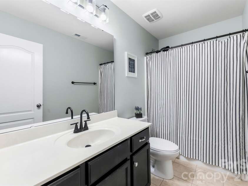 1230 Hideaway Gulch Drive, Fort Mill, SC 29715.  MLS# CAR4349933, YatesRealty ID 5827. Secondary Full Bath