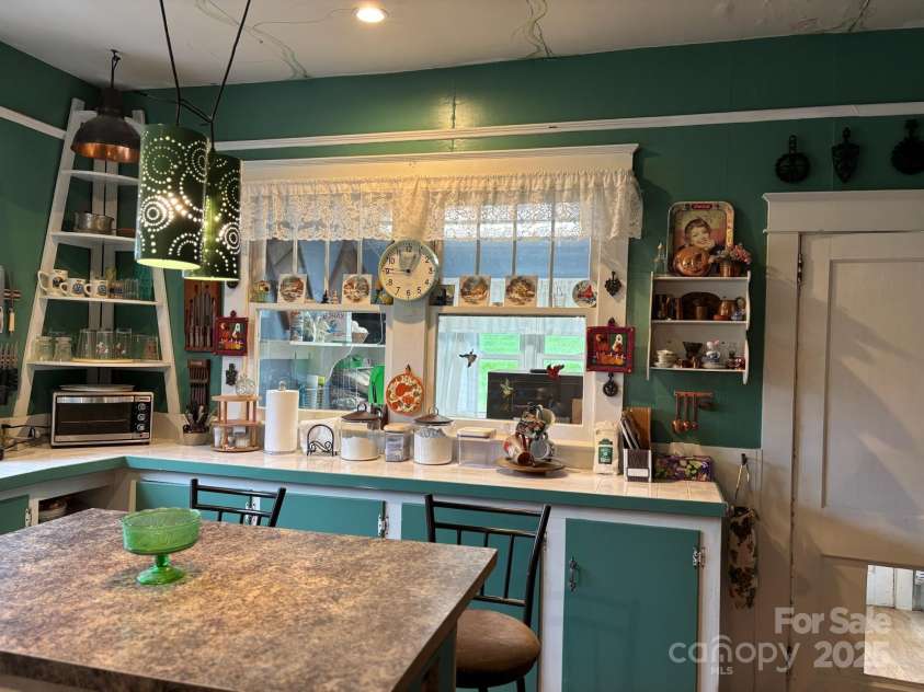 212 Mitchell Avenue, Bakersville, NC 28705.  MLS# CAR4238398, YatesRealty ID 5827. Kitch