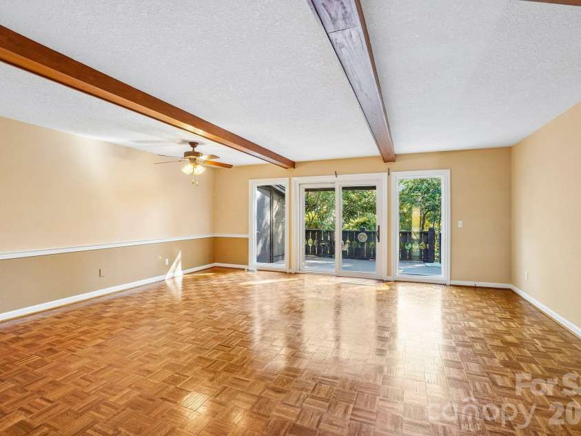 82 Laurelwood Circle, Hendersonville, NC 28791.  MLS# CAR4435326, YatesRealty ID 58270. 