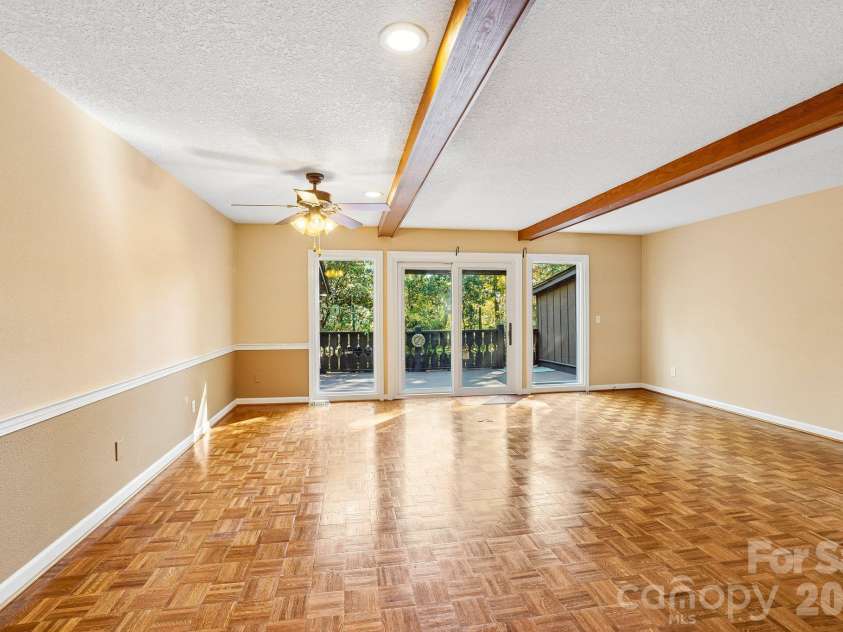 82 Laurelwood Circle, Hendersonville, NC 28791.  MLS# CAR4435326, YatesRealty ID 58270. 