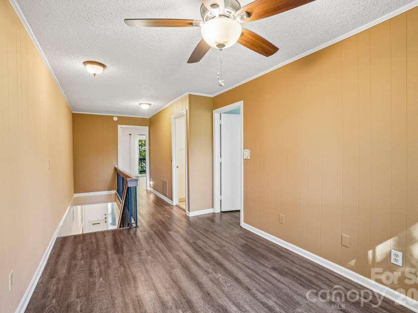82 Laurelwood Circle, Hendersonville, NC 28791.  MLS# CAR4435326, YatesRealty ID 58270. 