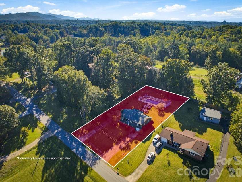 2010 Eastbrook Circle, Morganton, NC 28655.  MLS# CAR4433633, YatesRealty ID 58271. 
