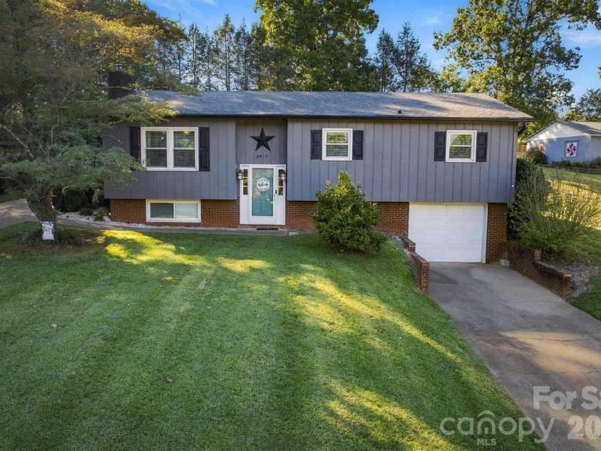 2010 Eastbrook Circle, Morganton, NC 28655.  MLS# CAR4433633, YatesRealty ID 58271. 