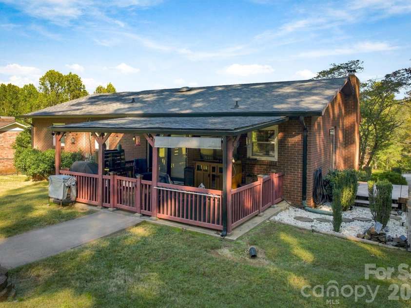 2010 Eastbrook Circle, Morganton, NC 28655.  MLS# CAR4433633, YatesRealty ID 58271. 