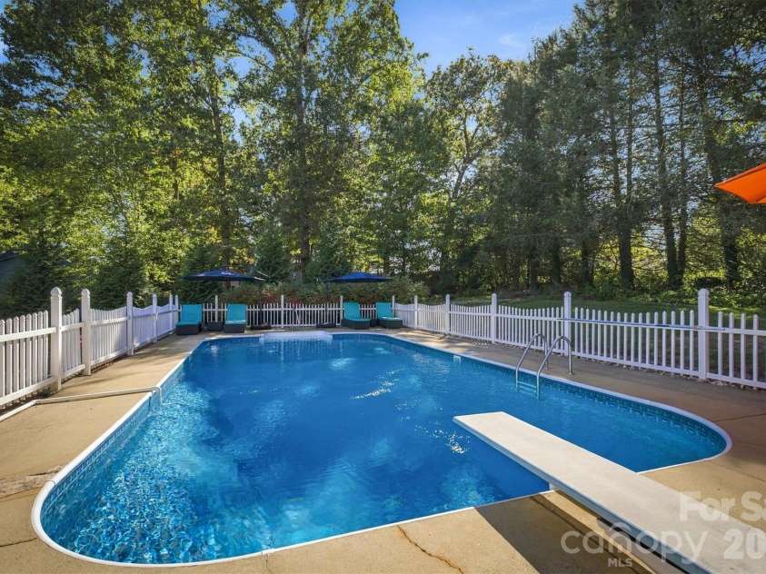 2010 Eastbrook Circle, Morganton, NC 28655.  MLS# CAR4433633, YatesRealty ID 58271. 