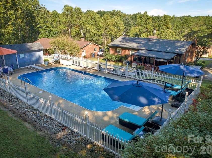 2010 Eastbrook Circle, Morganton, NC 28655.  MLS# CAR4433633, YatesRealty ID 58271. 