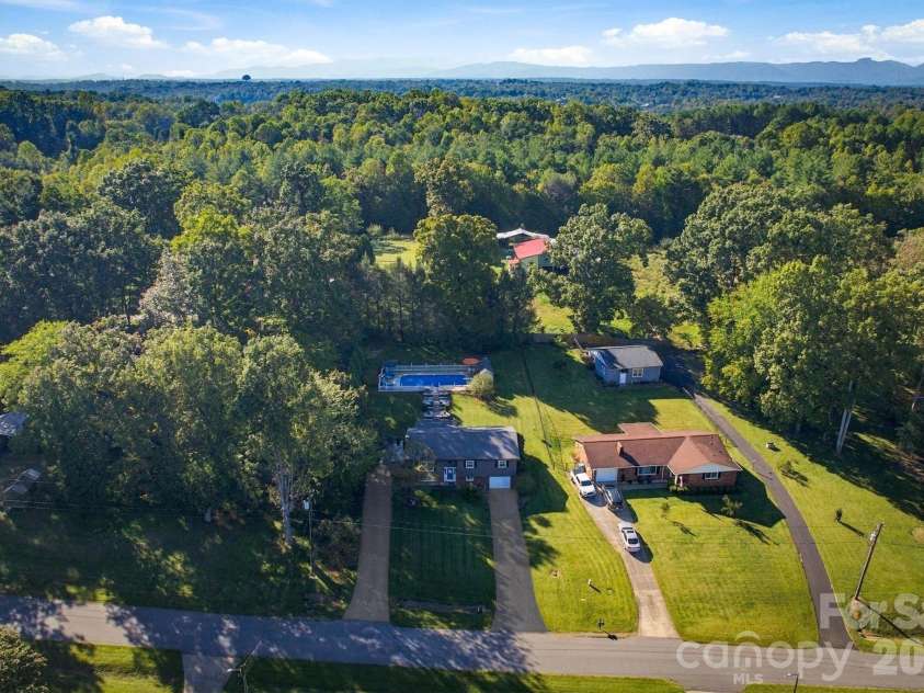 2010 Eastbrook Circle, Morganton, NC 28655.  MLS# CAR4433633, YatesRealty ID 58271. 