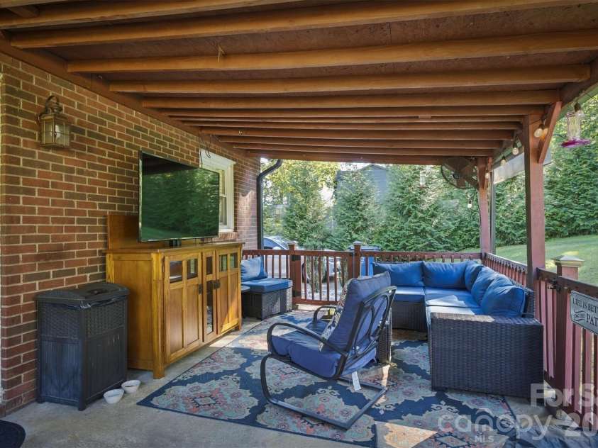 2010 Eastbrook Circle, Morganton, NC 28655.  MLS# CAR4433633, YatesRealty ID 58271. 