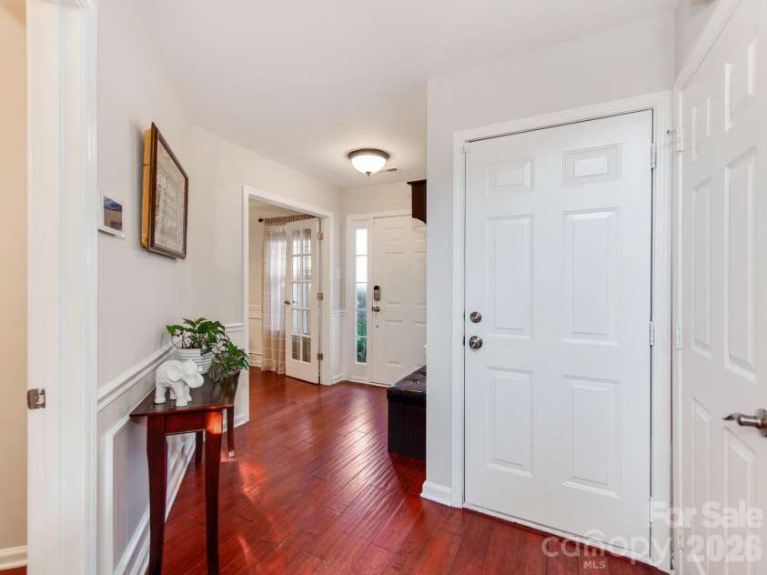 7707 Nicolette Court, Charlotte, NC 28215.  MLS# CAR4430418, YatesRealty ID 58273. 