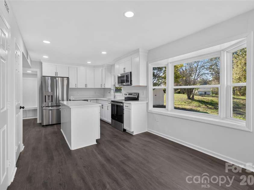 12108 Parks Farm Lane, Charlotte, NC 28277.  MLS# CAR4436118, YatesRealty ID 58274. 