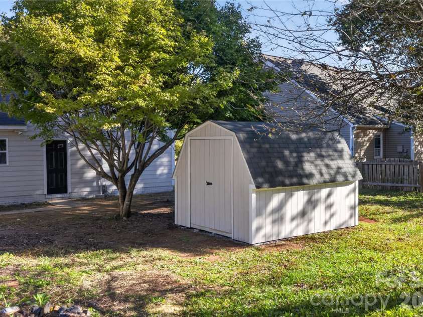 12108 Parks Farm Lane, Charlotte, NC 28277.  MLS# CAR4436118, YatesRealty ID 58274. 