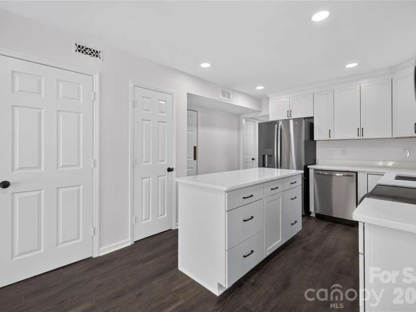 12108 Parks Farm Lane, Charlotte, NC 28277.  MLS# CAR4436118, YatesRealty ID 58274. 