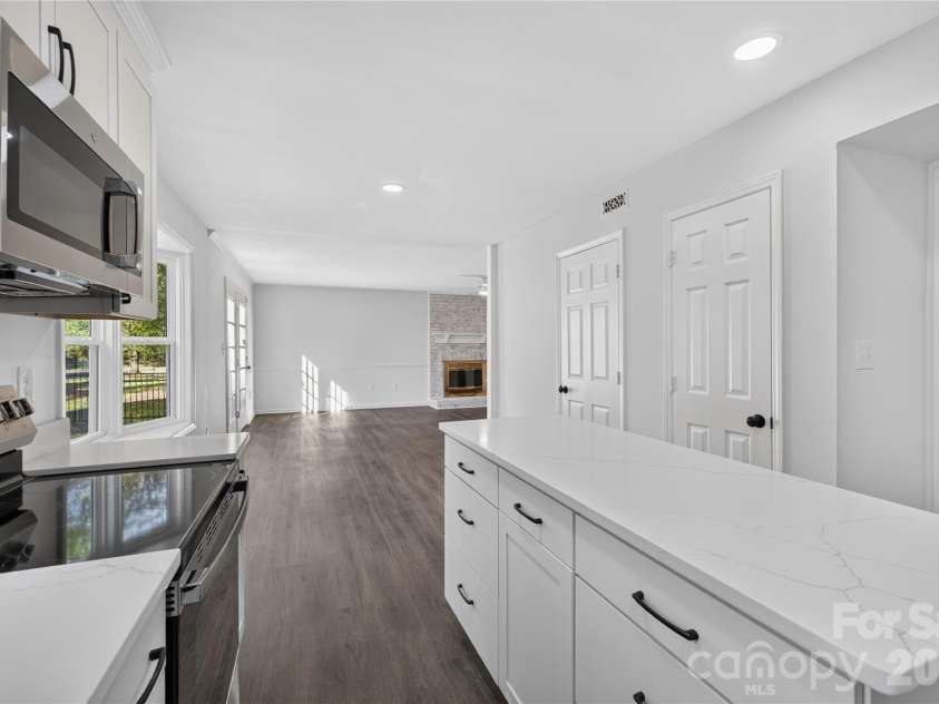 12108 Parks Farm Lane, Charlotte, NC 28277.  MLS# CAR4436118, YatesRealty ID 58274. 