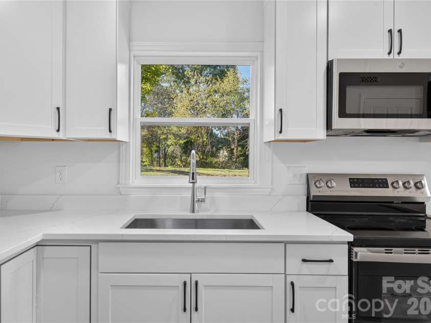 12108 Parks Farm Lane, Charlotte, NC 28277.  MLS# CAR4436118, YatesRealty ID 58274. 