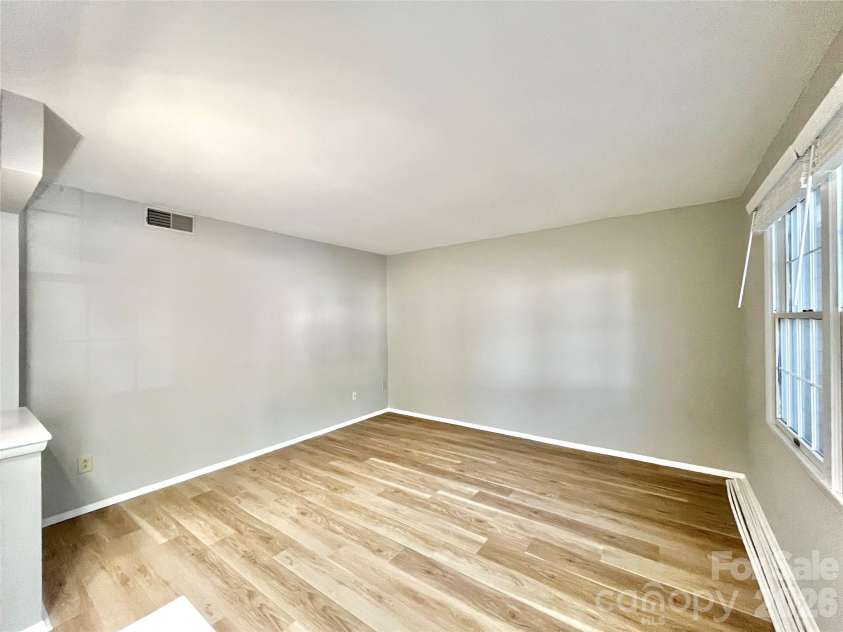 8234 Knights Bridge Road, Charlotte, NC 28210.  MLS# CAR4437320, YatesRealty ID 58276. 