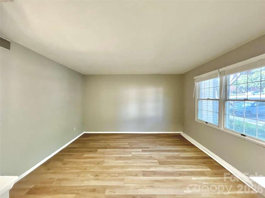 8234 Knights Bridge Road, Charlotte, NC 28210.  MLS# CAR4437320, YatesRealty ID 58276. 