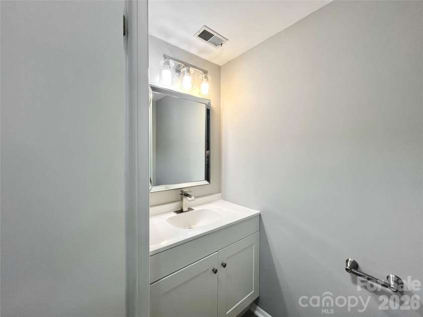 8234 Knights Bridge Road, Charlotte, NC 28210.  MLS# CAR4437320, YatesRealty ID 58276. 