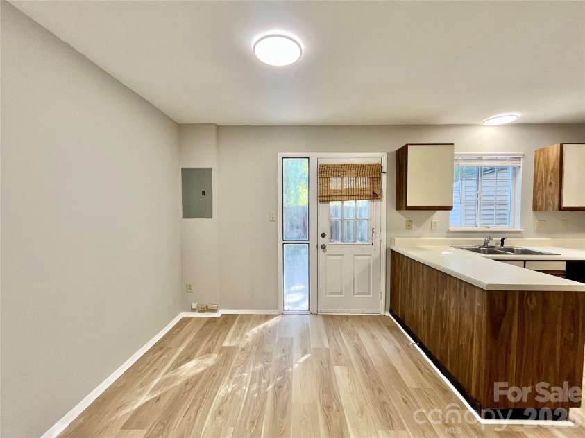 8234 Knights Bridge Road, Charlotte, NC 28210.  MLS# CAR4437320, YatesRealty ID 58276. 