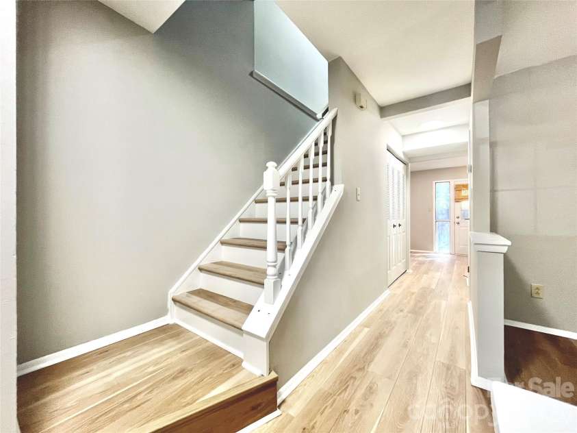 8234 Knights Bridge Road, Charlotte, NC 28210.  MLS# CAR4437320, YatesRealty ID 58276. 