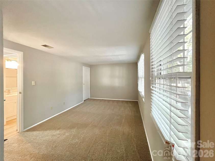 8234 Knights Bridge Road, Charlotte, NC 28210.  MLS# CAR4437320, YatesRealty ID 58276. 