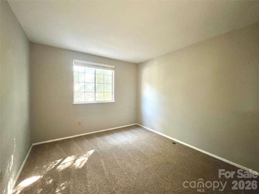8234 Knights Bridge Road, Charlotte, NC 28210.  MLS# CAR4437320, YatesRealty ID 58276. 
