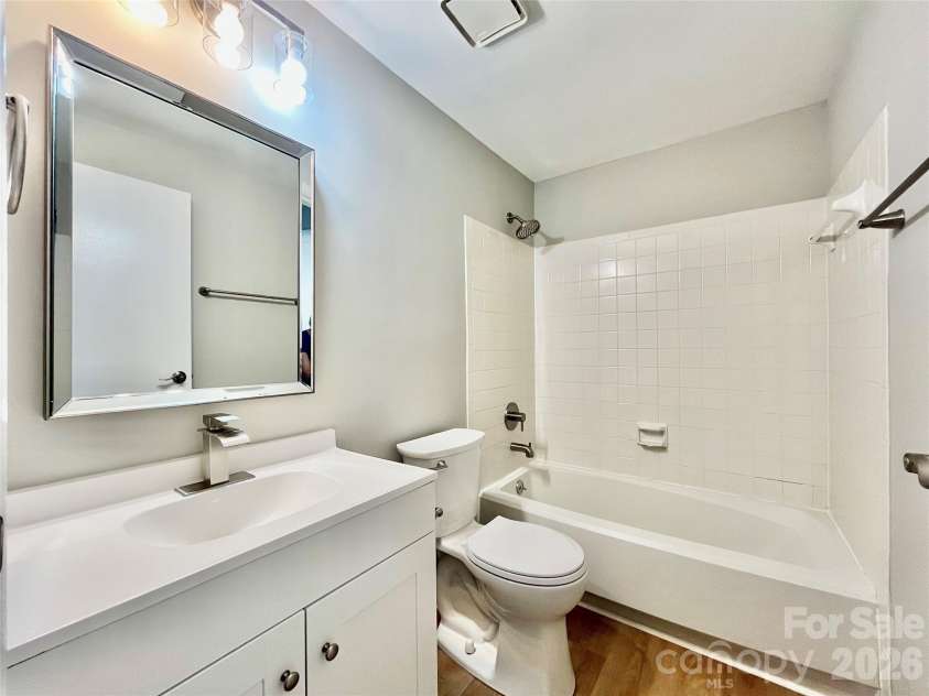 8234 Knights Bridge Road, Charlotte, NC 28210.  MLS# CAR4437320, YatesRealty ID 58276. 